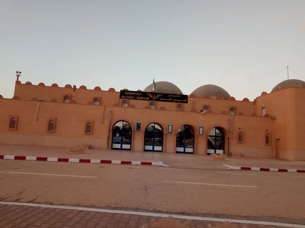 Panorama infrastruktury portu Guemar Airport - مطار قمار بالوادي