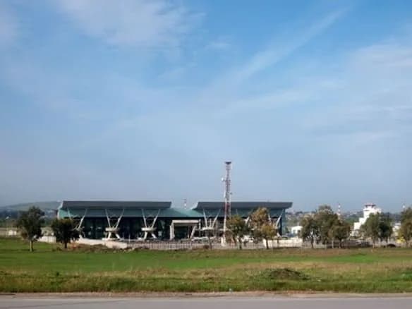 Vue aérienne de l'infrastructure de Jijel Ferhat Abbas Airport