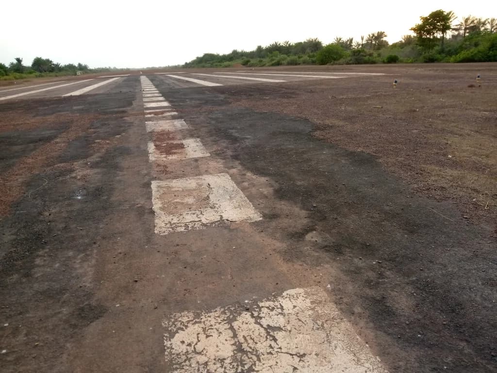 Panorama infrastruktury portu Kawass Airport
