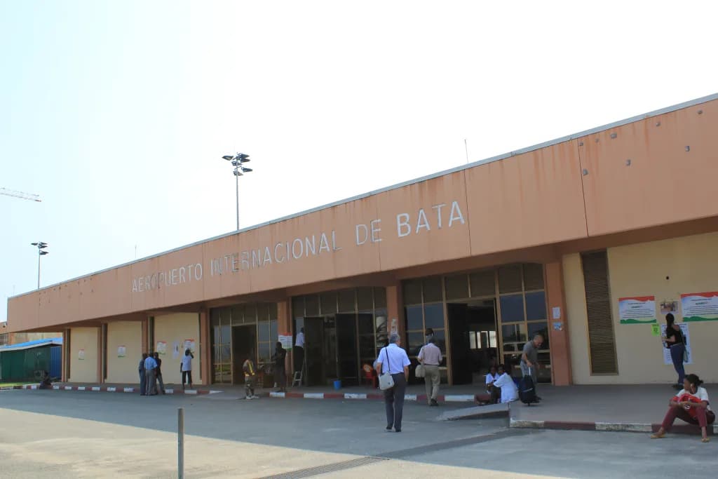 Luftaufnahme der Infrastruktur von Bata International Airport