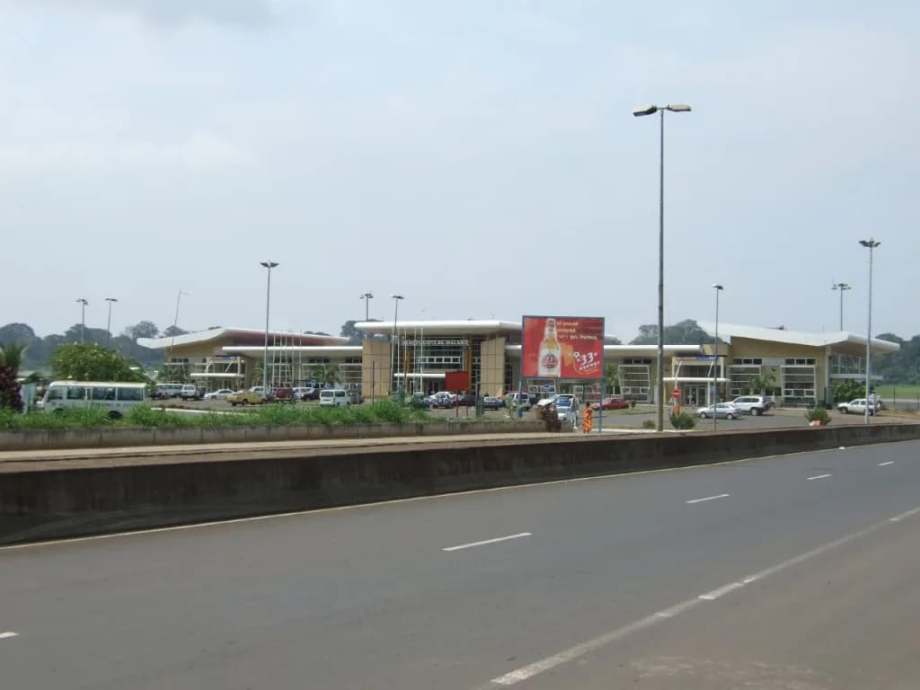 Luftaufnahme der Infrastruktur von Malabo International Airport