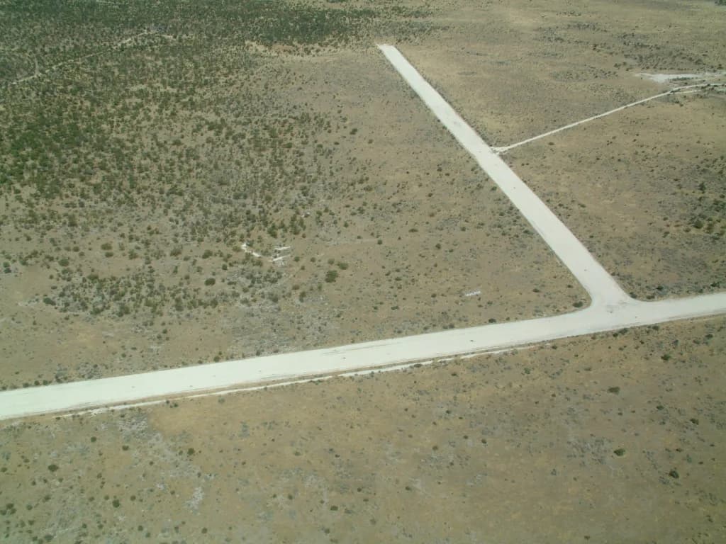 Luftaufnahme der Infrastruktur von Halali Airport
