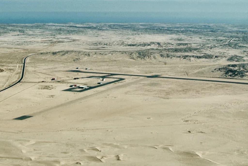 Luftaufnahme der Infrastruktur von Luderitz Airport