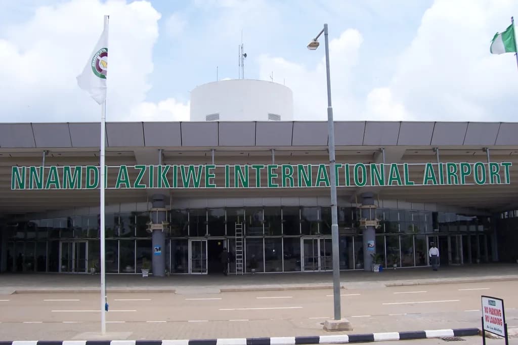 Luftaufnahme der Infrastruktur von Nnamdi Azikiwe International Airport