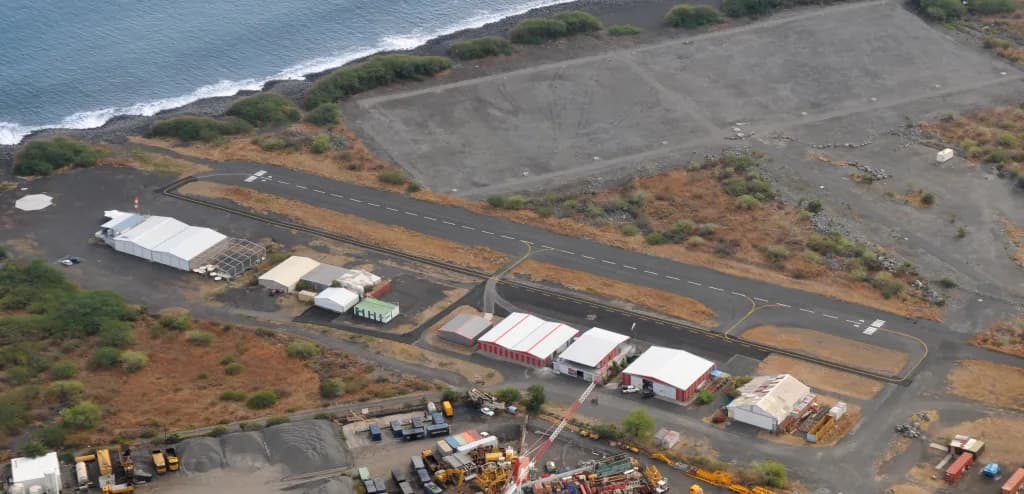 Luftaufnahme der Infrastruktur von Cambaie Airfield