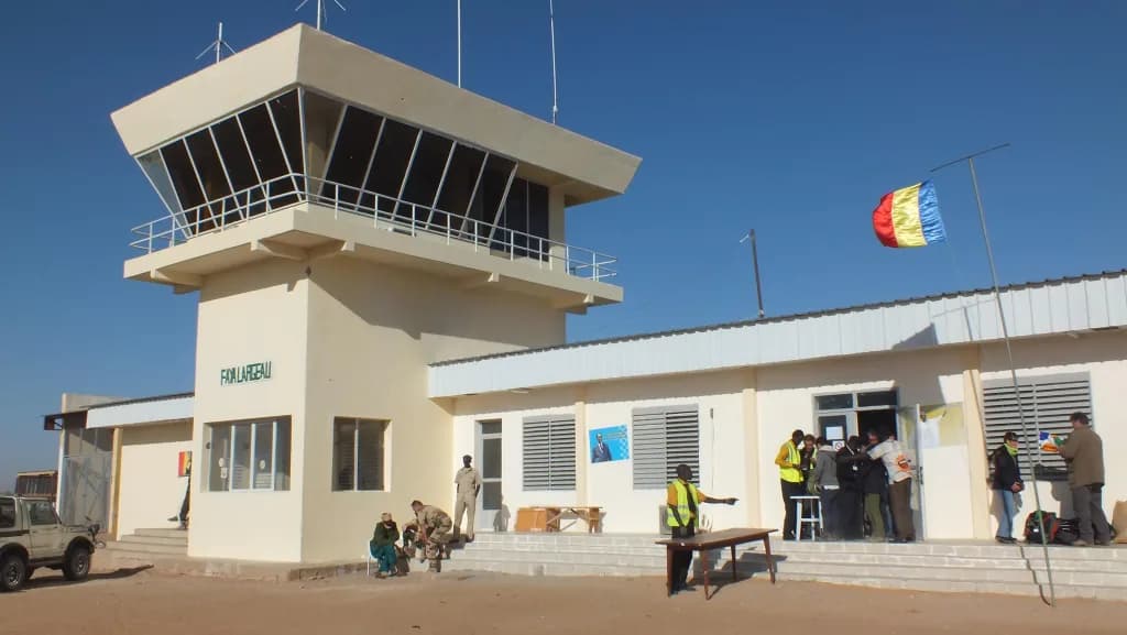 Vue aérienne de l'infrastructure de Faya-Largeau Airport