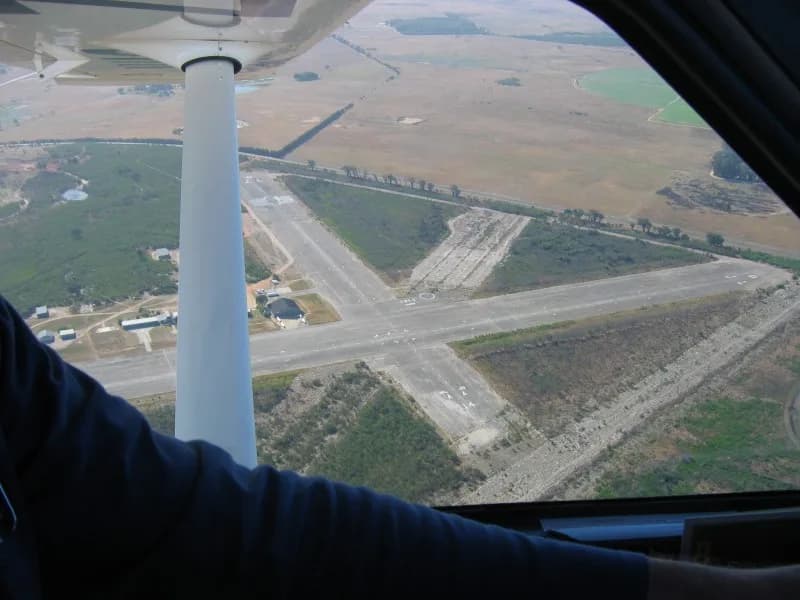 Luftaufnahme der Infrastruktur von Cape Winelands Airport