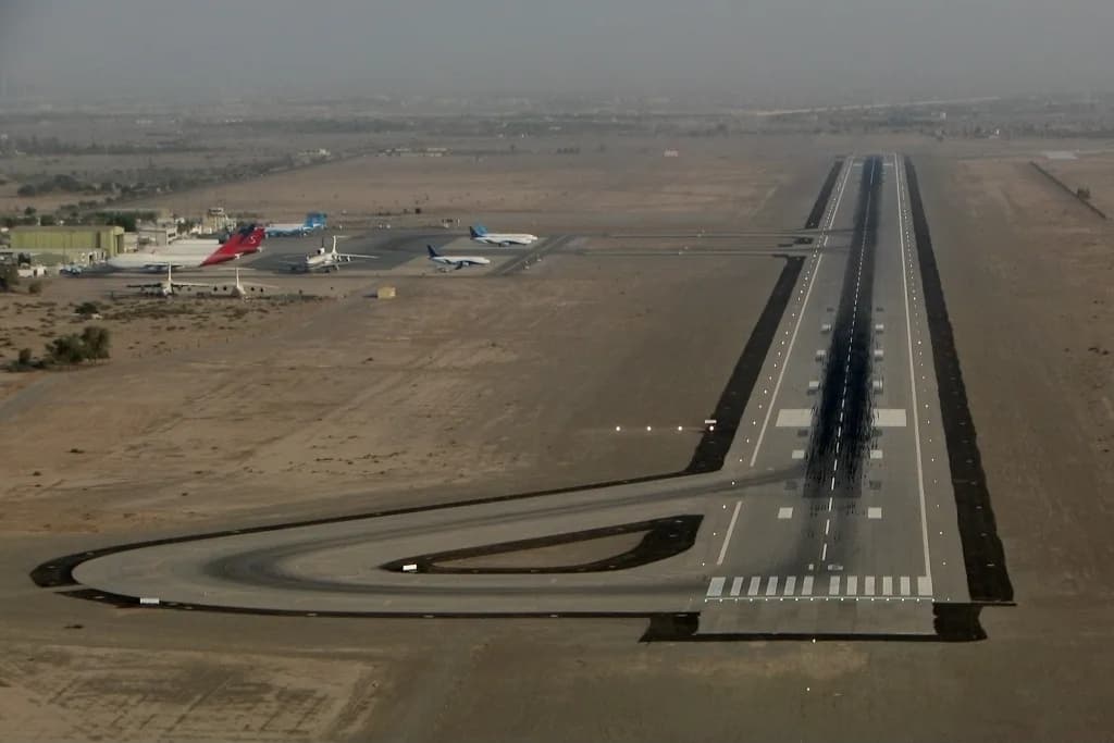 Panorama infrastruktury portu Przewodnik po Ras Al Khaimah International Airport (RKT)