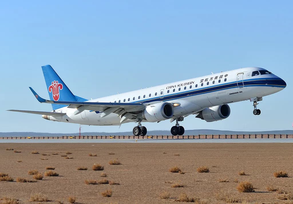 Luftaufnahme der Infrastruktur von Fuyun Koktokay Airport