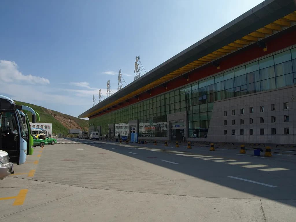 Luftaufnahme der Infrastruktur von Jiuzhai Huanglong Airport