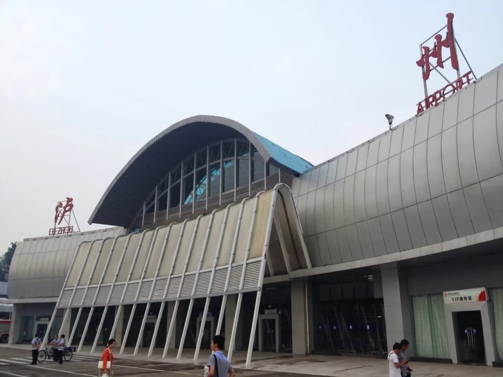 Panorama infrastruktury portu Luzhou Lantian Airport