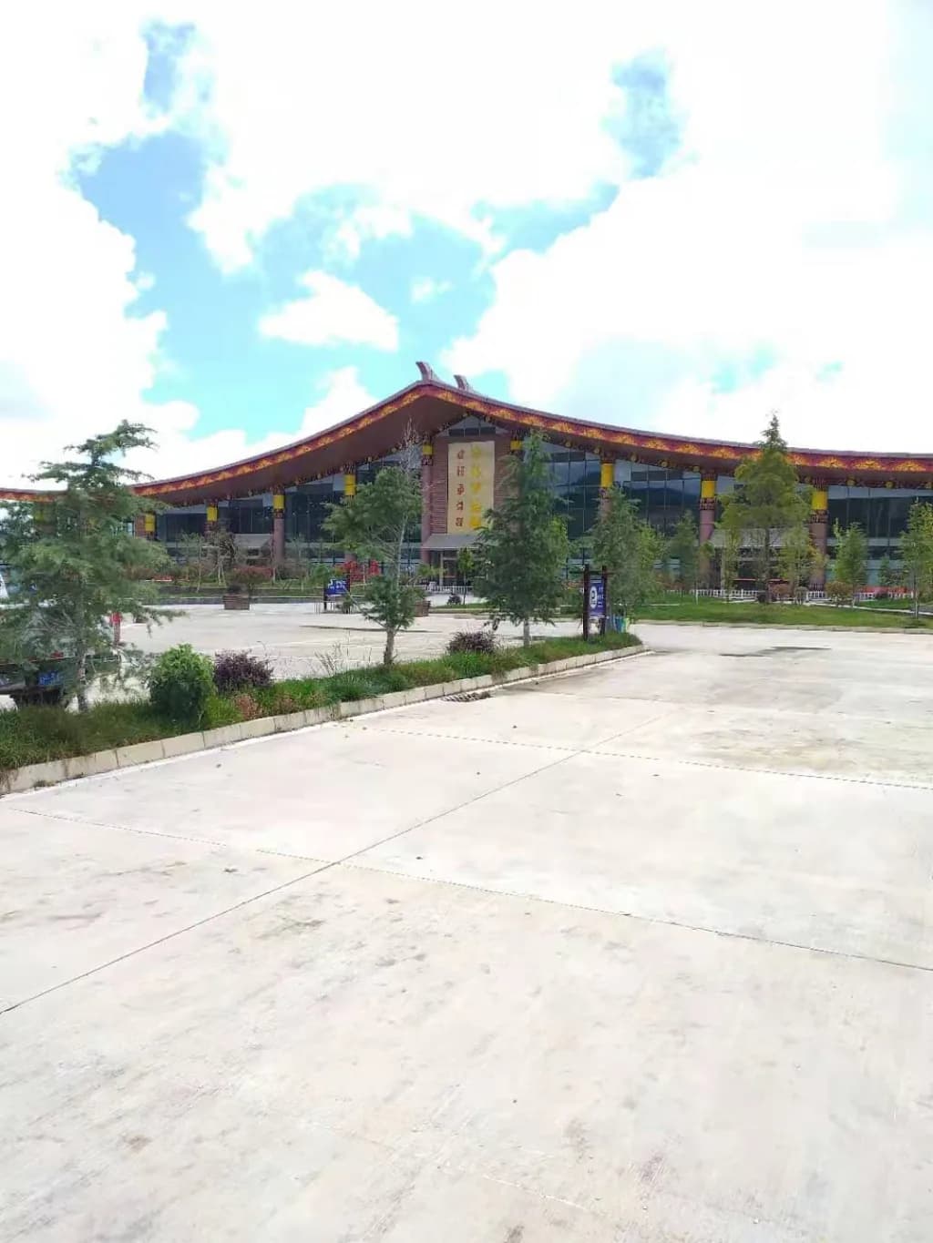 Luftaufnahme der Infrastruktur von Ninglang Luguhu Airport