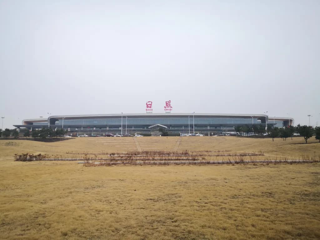 Vue aérienne de l'infrastructure de Rizhao Shanzihe Airport