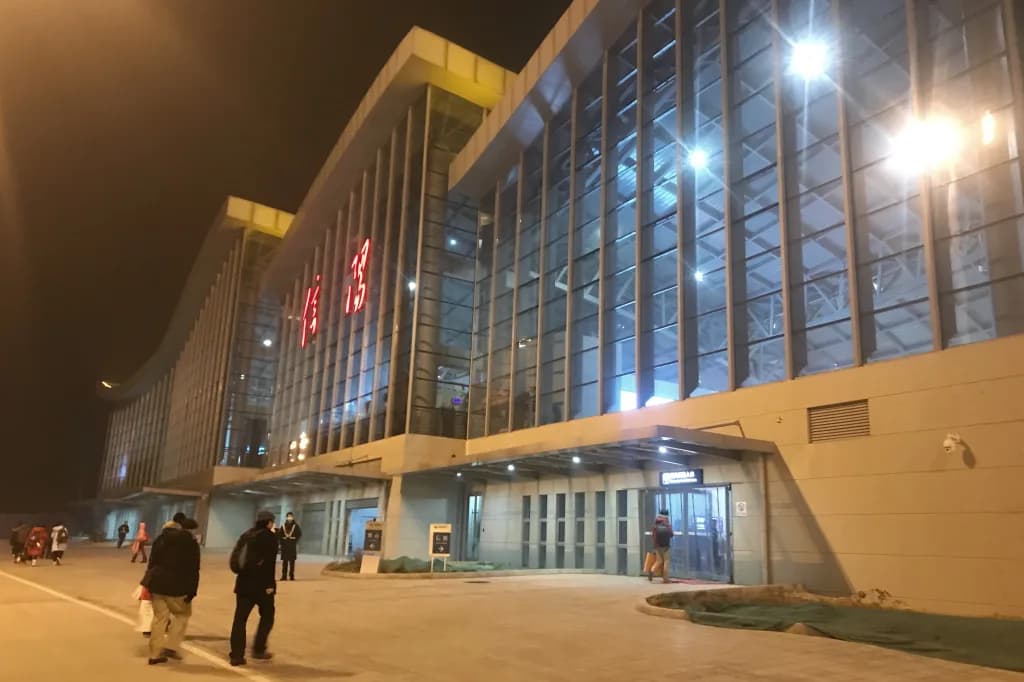 Luftaufnahme der Infrastruktur von Xinyang Minggang Airport