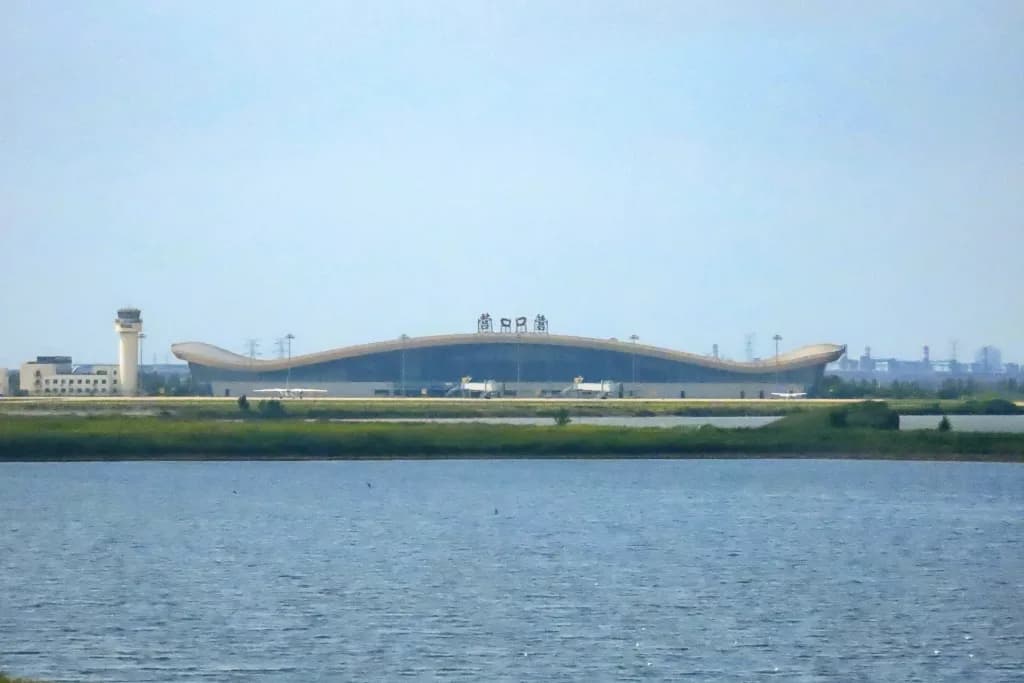 Panorama infrastruktury portu Yingkou Lanqi Airport