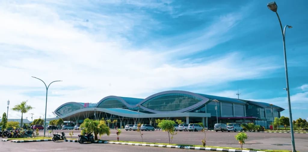 Vue aérienne de l'infrastructure de Domine Eduard Osok Airport