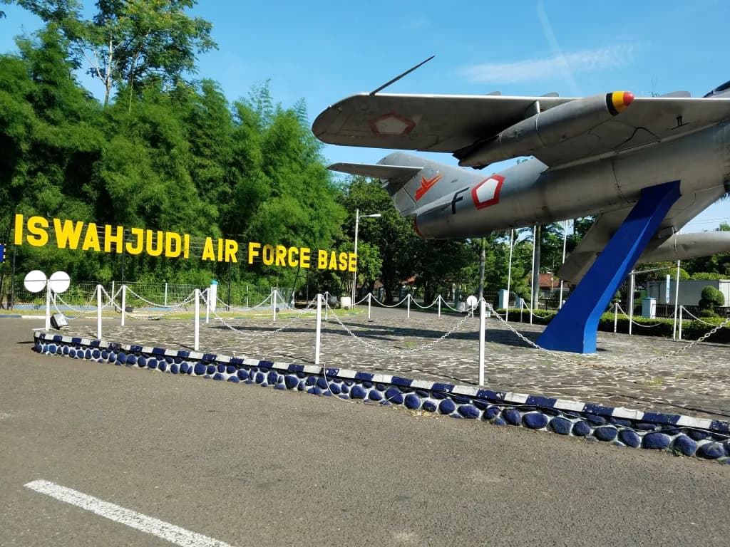 Luftaufnahme der Infrastruktur von Iswahjudi Air Base