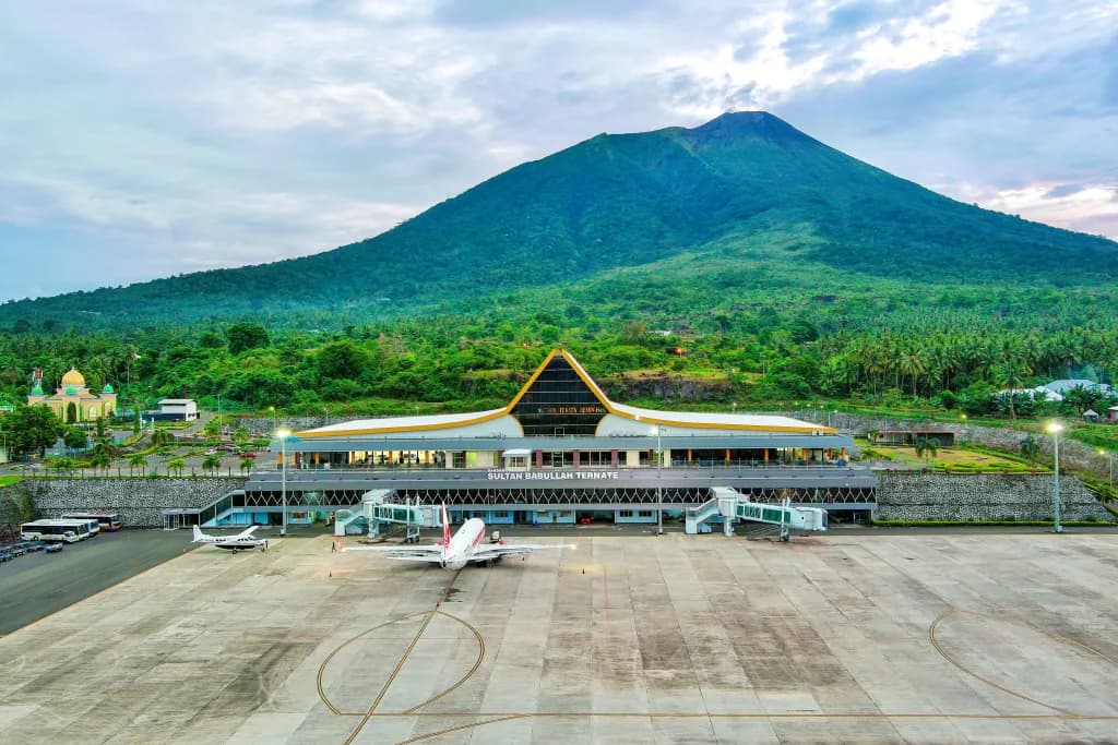 Vue aérienne de l'infrastructure de Sultan Babullah Airport