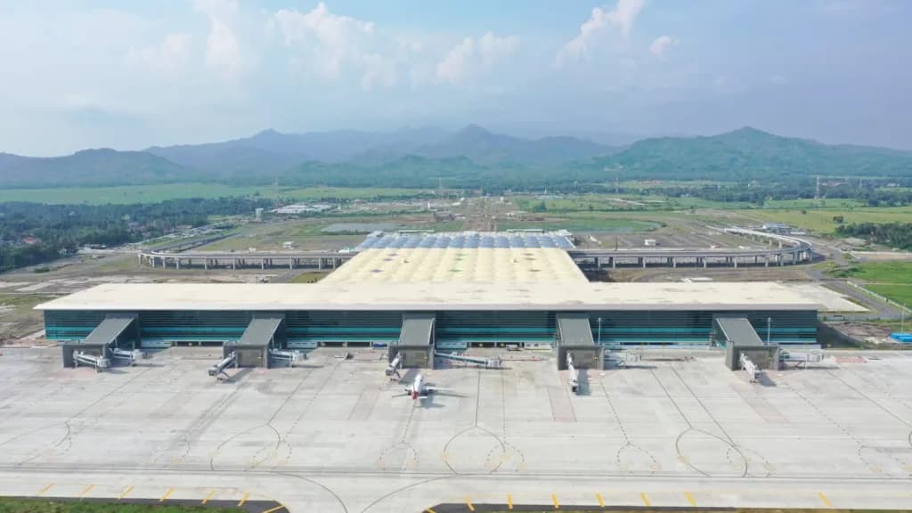 Luftaufnahme der Infrastruktur von Yogyakarta International Airport