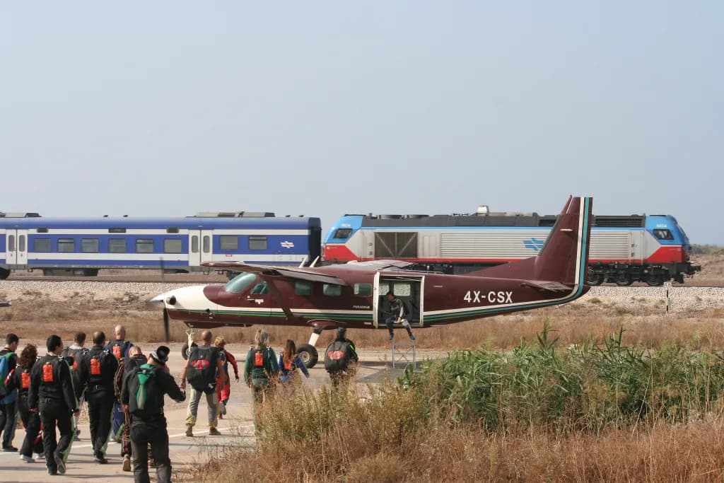 Luftaufnahme der Infrastruktur von Habonim Airfield