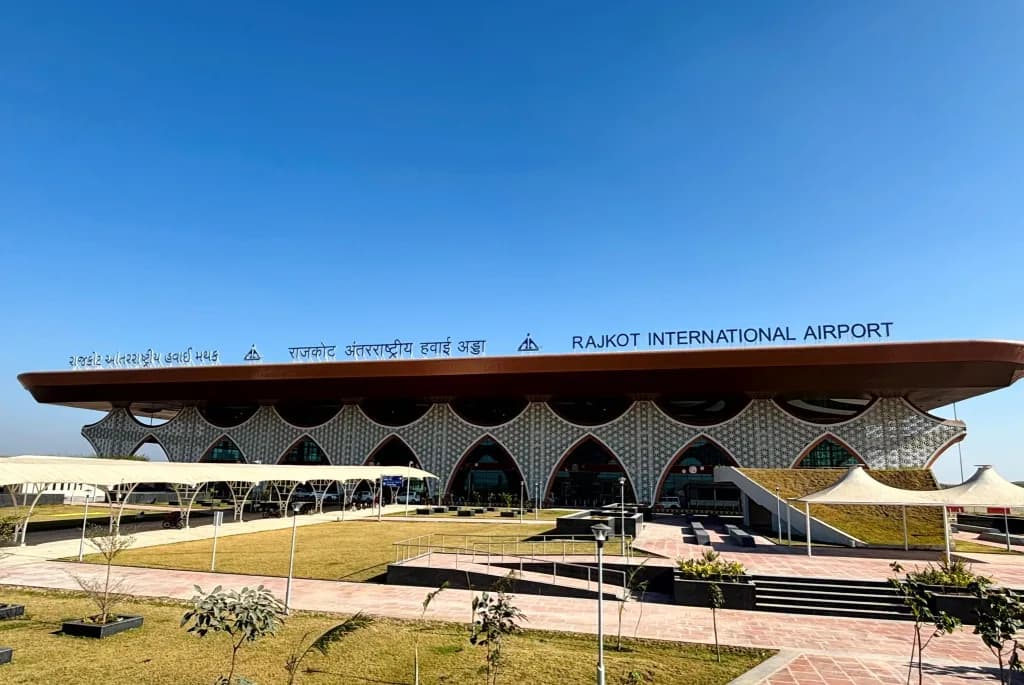 Luftaufnahme der Infrastruktur von Rajkot International Airport