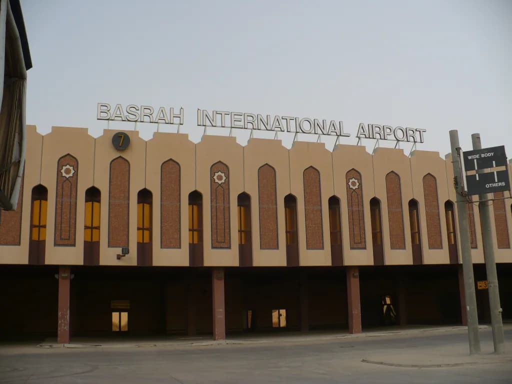 Luftaufnahme der Infrastruktur von Basra International Airport