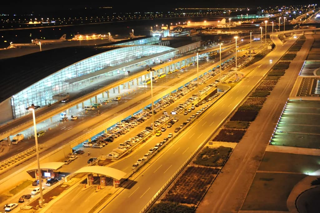 Panorama infrastruktury portu Imam Khomeini International Airport: Przewodnik po Teheranie