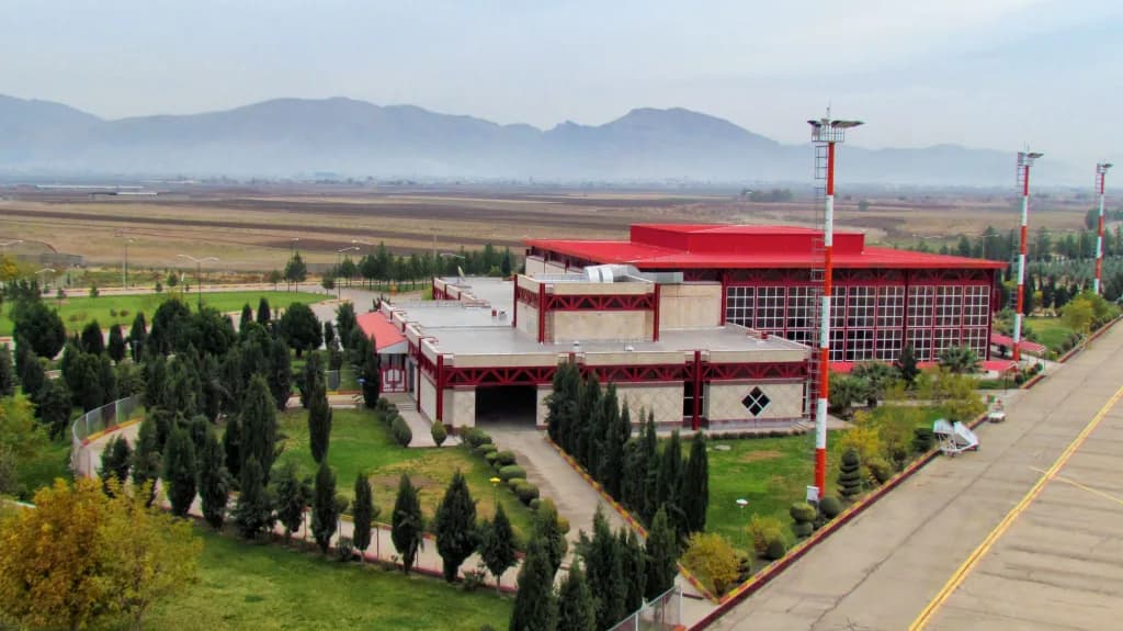 Vue aérienne de l'infrastructure de Khoram Abad Airport