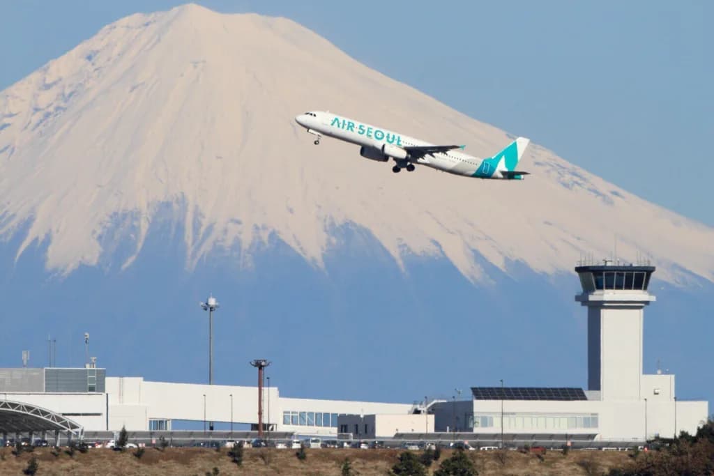 Luftaufnahme der Infrastruktur von Mount Fuji Shizuoka Airport