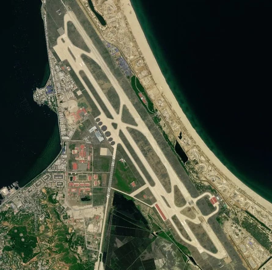 Luftaufnahme der Infrastruktur von Wonsan Kalma Airport