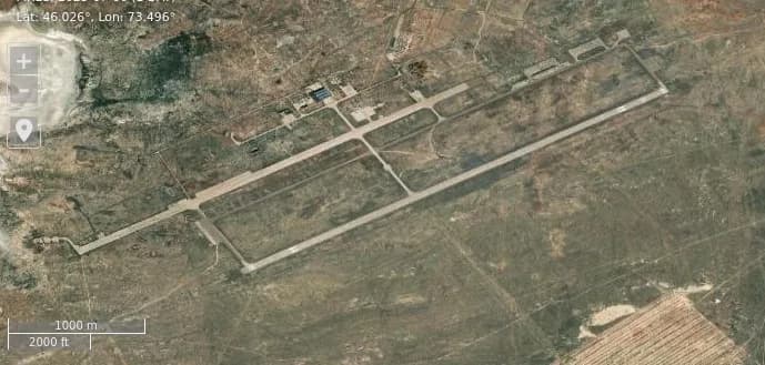 Luftaufnahme der Infrastruktur von Kambala Air Base