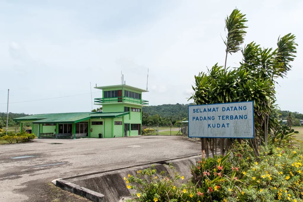 Luftaufnahme der Infrastruktur von Kudat Airport