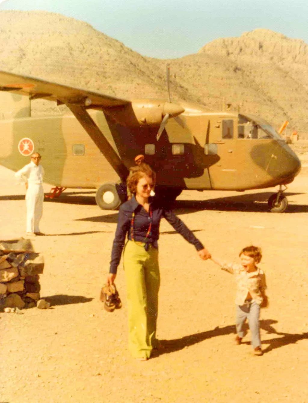 Luftaufnahme der Infrastruktur von Firq Air Base / Nizwa Airport