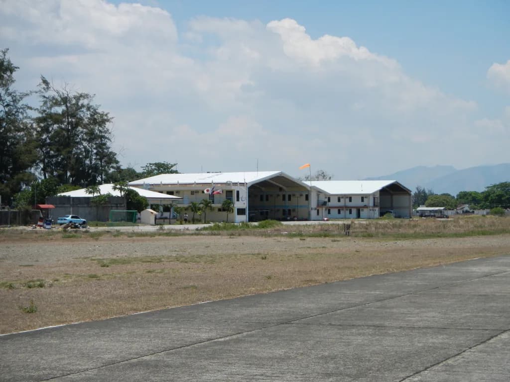 Vue aérienne de l'infrastructure de Iba Airport