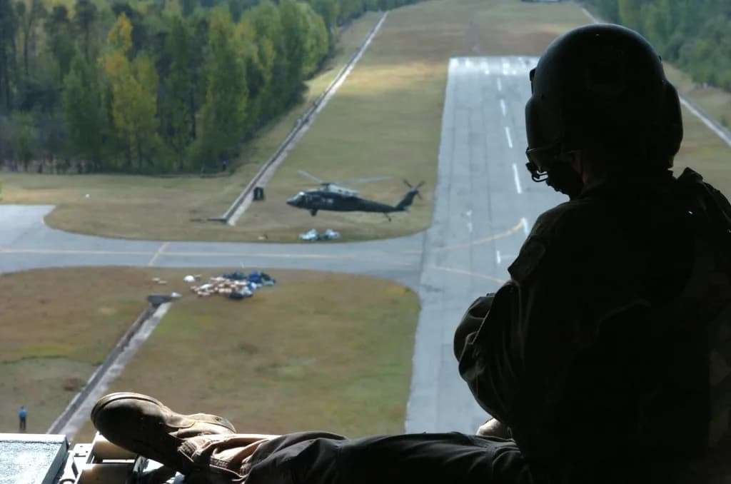 Luftaufnahme der Infrastruktur von Rawalakot Airport