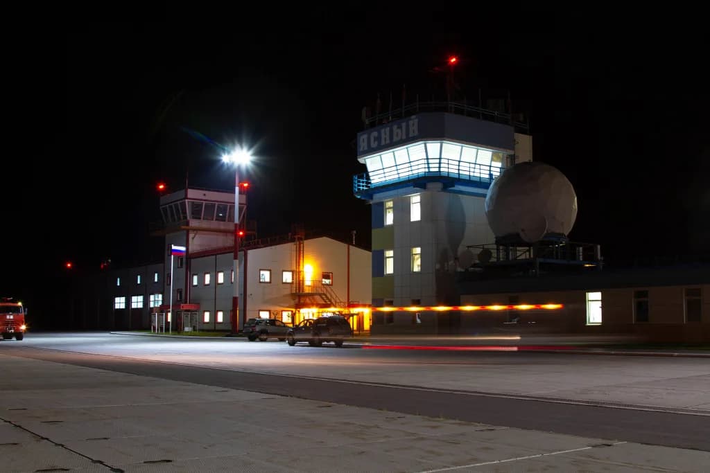 Luftaufnahme der Infrastruktur von Iturup Airport