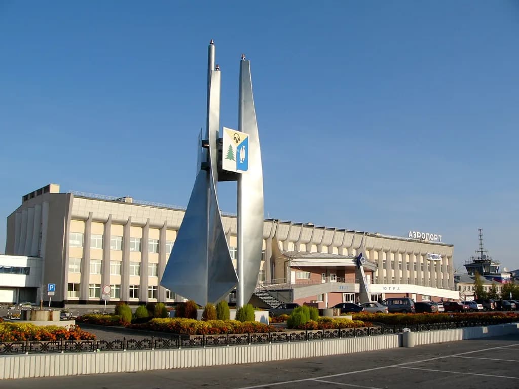 Luftaufnahme der Infrastruktur von Nizhnevartovsk Airport