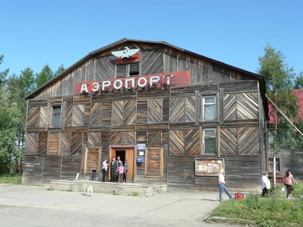 Luftaufnahme der Infrastruktur von Turukhansk Airport