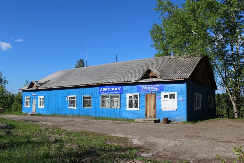 Luftaufnahme der Infrastruktur von Yeniseysk Airport