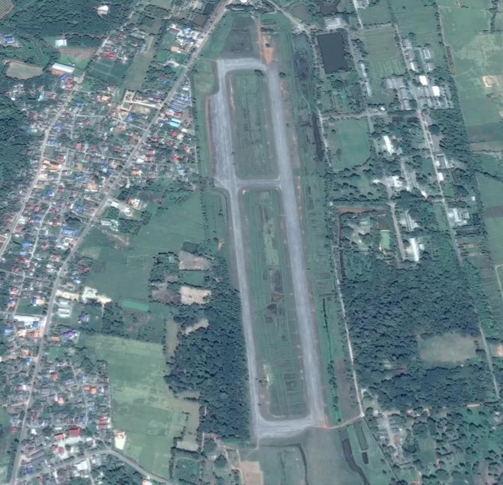 Luftaufnahme der Infrastruktur von Chiang Kham Airport