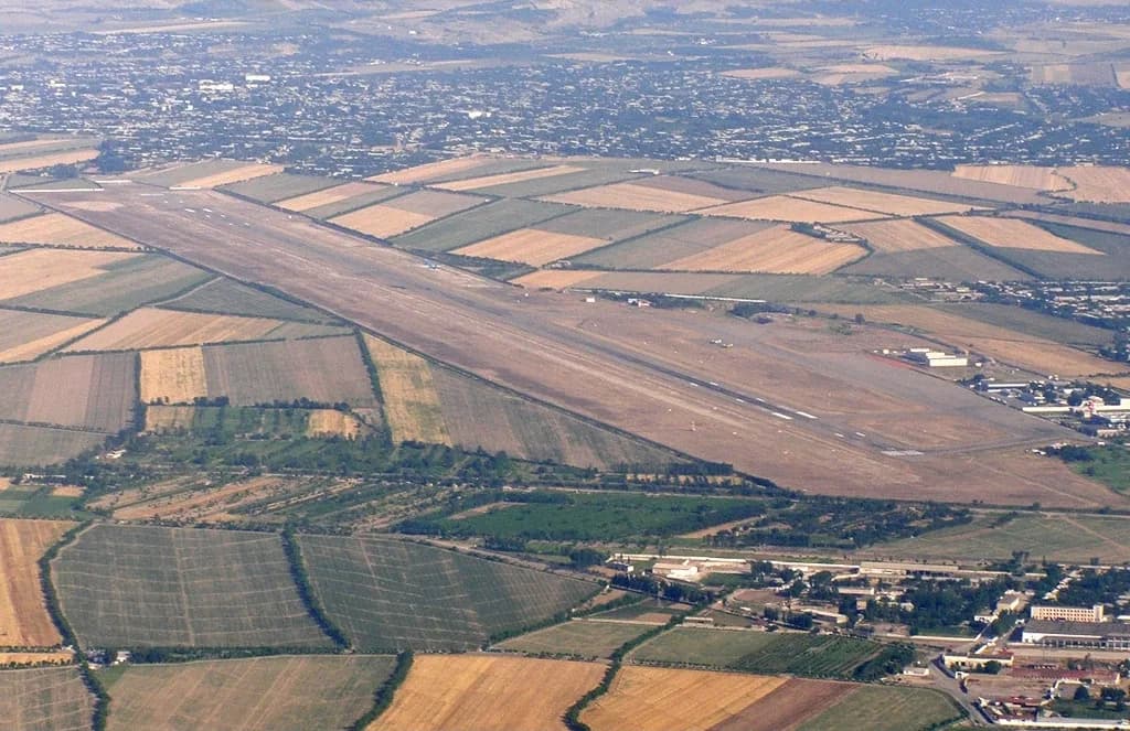 Luftaufnahme der Infrastruktur von Namangan International Airport