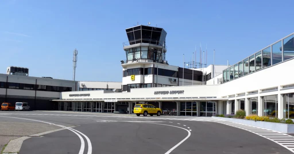 Luftaufnahme der Infrastruktur von Antwerp International Airport (Deurne)