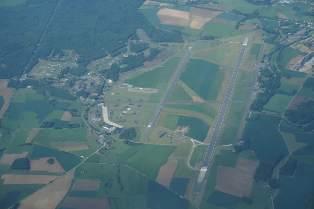 Panorama infrastruktury portu Florennes Air Base