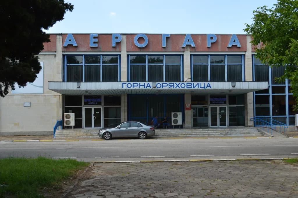 Luftaufnahme der Infrastruktur von Gorna Oryahovitsa Airport