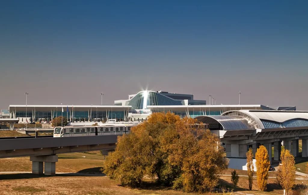 Luftaufnahme der Infrastruktur von Sofia Airport