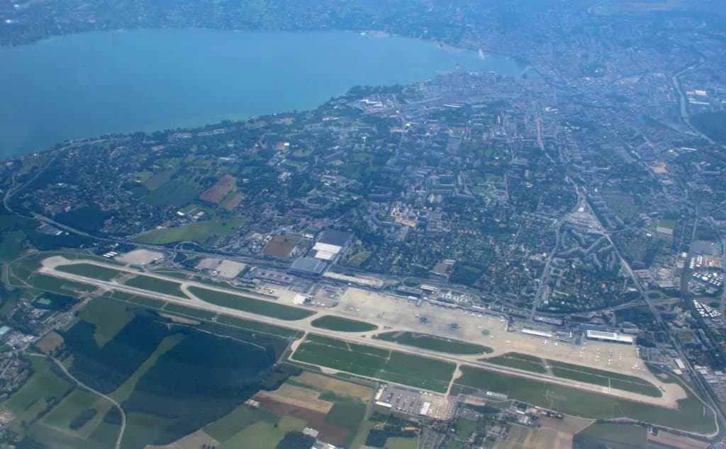 Panorama infrastruktury portu Przewodnik po porcie lotniczym Geneva International Airport