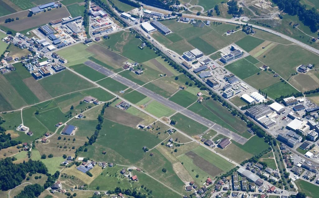 Vue aérienne de l'infrastructure de Kägiswil Airfield