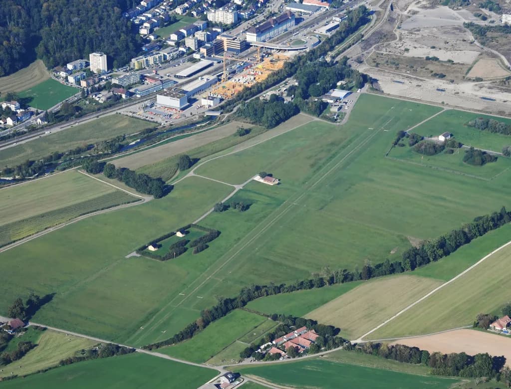 Luftaufnahme der Infrastruktur von Olten Airfield