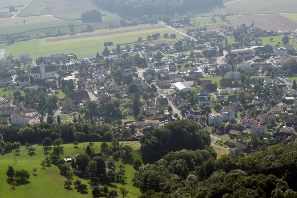Luftaufnahme der Infrastruktur von Triengen Airfield