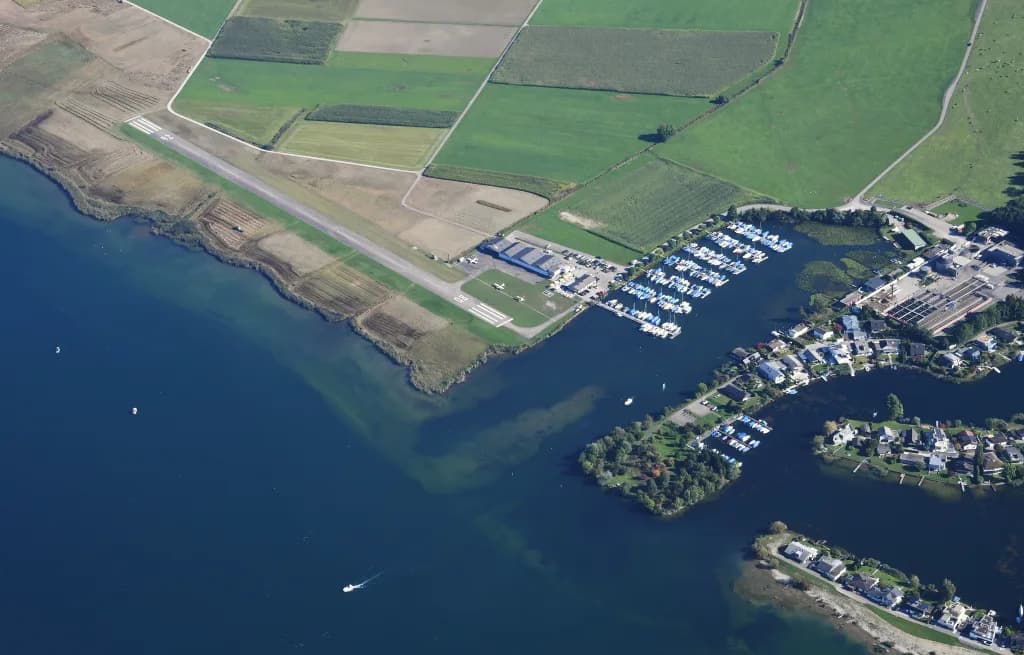 Panorama infrastruktury portu Wangen-Lachen Airfield
